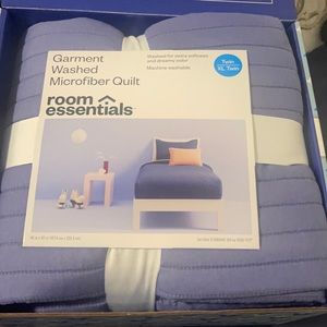 Bed essentials comforter sheets and pillow case Twin xl brand new